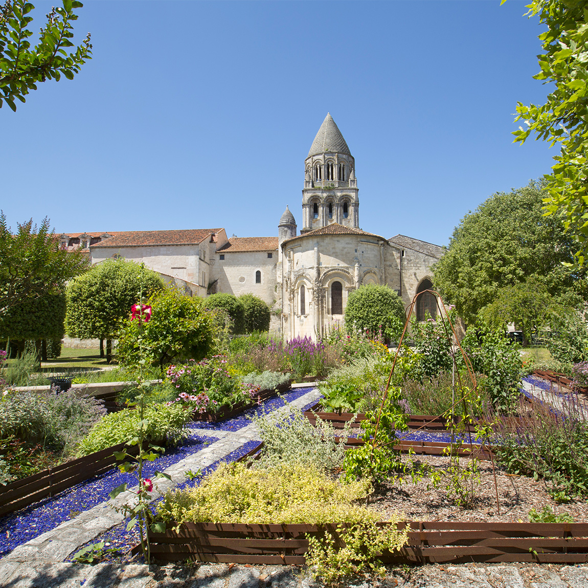 jardin-de-abbaye-aux-dames-par-Sebastien-Laval