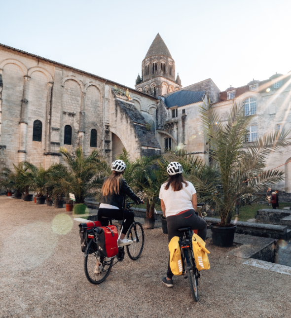 cyclotouristes abbaye aux dames saintes par TTWProduction cyclotouristes abbaye aux dames saintes par TTWProduction
