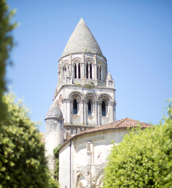 clocher abbaye aux dames saintes