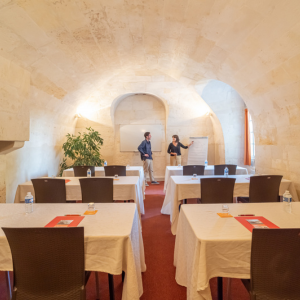 salle blanche abbaye aux dames saintes petit format